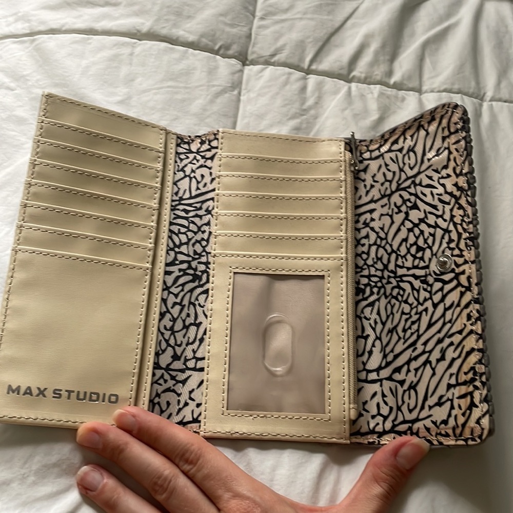 Max Studio Wallet - Picture 3 of 5